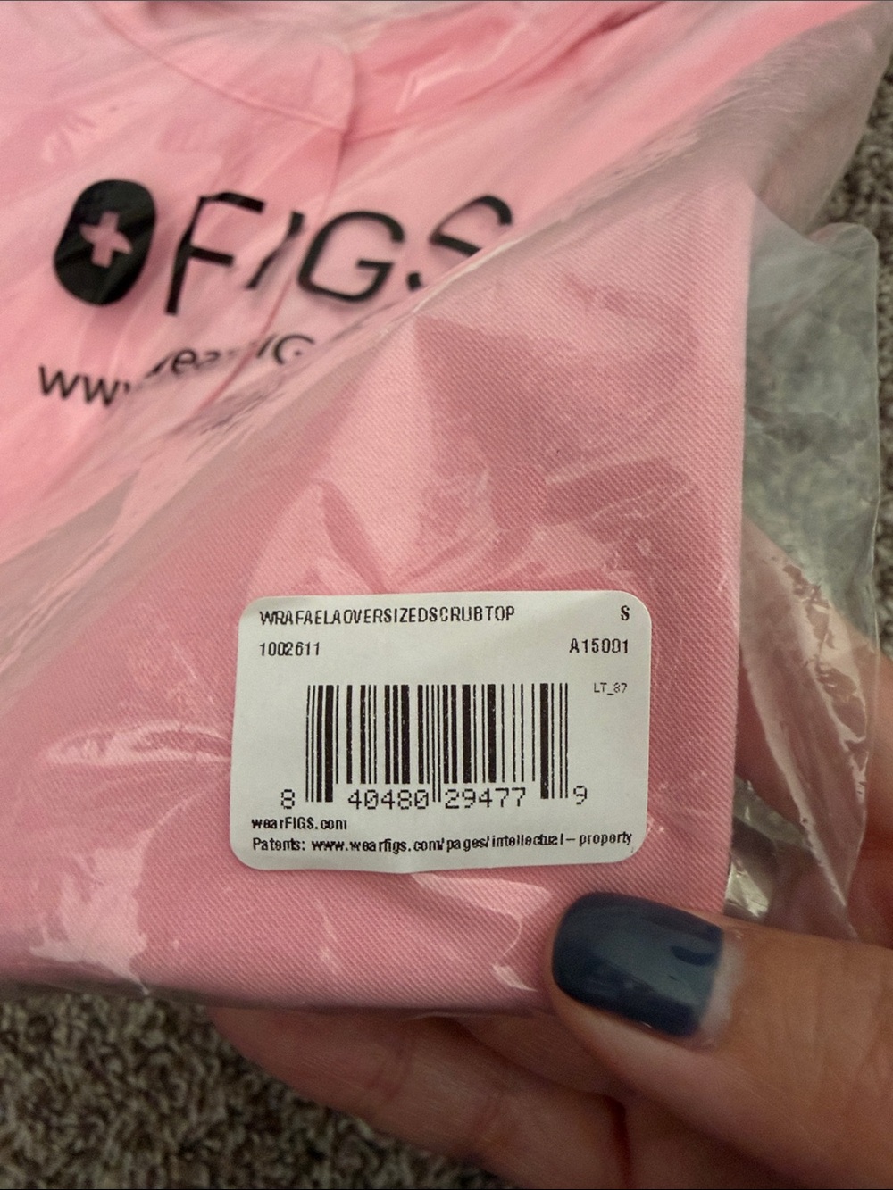 FIGS Rafaela Oversized Scrub Top (Fight Club Pink) - Picture 4 of 7
